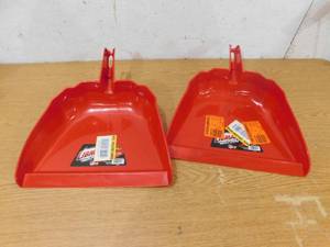 lot 178 image: (2) Libman Dust Pans