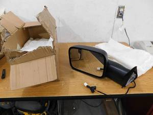 lot 189 image: Pair For 1998-2002 Dodge Ram Power Heated Flip Up Side View Towing Mirrors