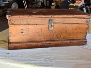 lot 7 image: Antique Wooden Storage Chest with Compartments - 31 wide
