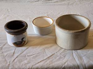 lot 15 image: Dekrech Originals Stoneware Pottery, Acopa Ramekin, and Vintage Crock
