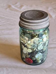 lot 23 image: Mason Jar with Buttons