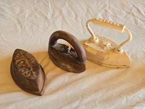 lot 25 image: Vintage Cast Iron Sad Irons Including Geneva Brand and Others