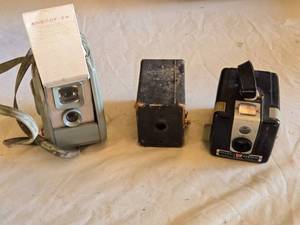lot 37 image: Kodak Brownie Hawkeye Camera, Ansco Flex Camera