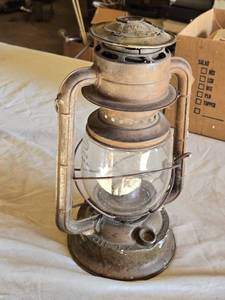 lot 39 image: Dietz Wizard D-Lite Oil Lantern