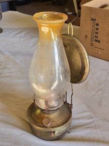 lot 40 image: Antique Oil Lamp with Brass Base