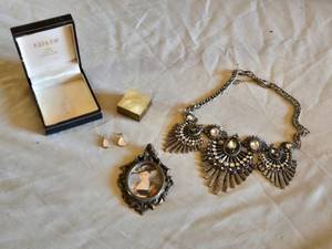 lot 67 image: Lot of Jewelry Items including Etc Necklace, Earrings, and Compact