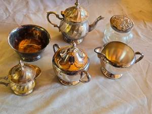 lot 98 image: International Silver Company Tea Pot and Other Related Items