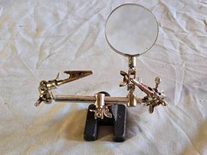 lot 107 image: Helping Hands Magnifier Stand with Clips and Base
