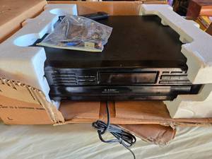 lot 144 image: Onkyo DX-C210 Compact Disc Player