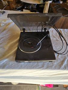 lot 157 image: BelAir DL-280N Stereo Turntable System