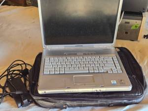 lot 170 image: Compaq Laptop with Intel Celeron M and Windows XP - Wrong Power Cord