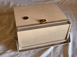 lot 174 image: Sawyers 500R Slide Projector with Controls and Lens