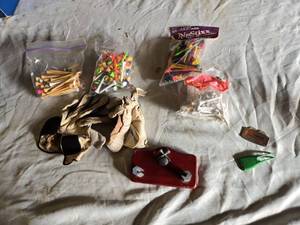 lot 193 image: Spalding Gloves, RipStixx Tees, Green Divot Tool, and Lupient Clip