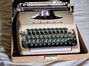 lot 212 image: Commander Portable Typewriter with Case