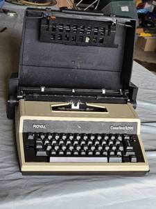 lot 214 image: Royal Cavalier 1200 Electric Typewriter