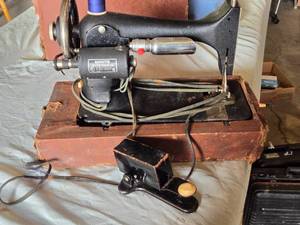 lot 232 image: White Number 8 Sewing Machine with Foot Pedal and Case