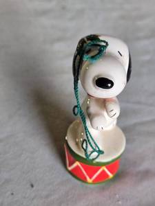lot 240 image: Snoopy 1978 Merry Christmas Ornament