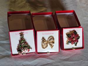lot 242 image: Liz Claiborne Holiday Brooch Set Including Christmas Tree, Bow, and Poinsettia Designs