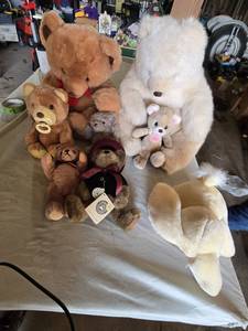 lot 261 image: Teddy Bears and Plush Toys Collection including Boyds Bear and JC Penney Collection