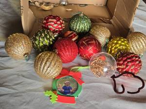 lot 260 image: Lot of Christmas Tree Ornaments and Accessories