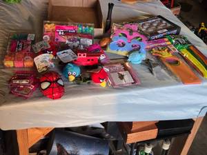 lot 286 image: Glow in the Dark Beads, Gnarly Teeth, Angry Birds Plush Toys, and Assorted Craft Supplies