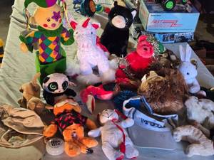 lot 293 image: Lot of Plush Toys and Accessories including Stuffed Animals
