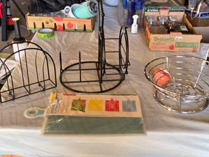 lot 306 image: Kikkerland Country Cutting Mats, Metal Basket, and Wire Racks