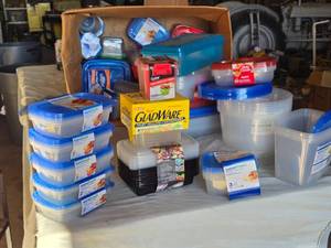lot 326 image: Huge Lot of Assorted Food Storage Containers including GladWare, SureFresh, and Betty Crocker Containers
