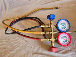 lot 333 image: Imperial USA Refrigeration Manifold Gauge Set with Hoses