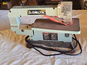 lot 335 image: Delta Model 40-130 13 Scroll Saw - Works