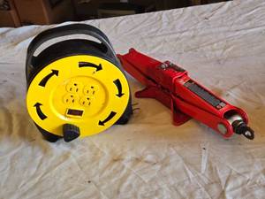 lot 339 image: Extension Cord Reel and Big Red Scissor Jack