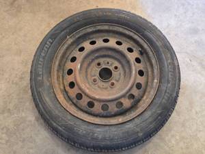 lot 350 image: Laurenn 18560R15 Tire and Wheel