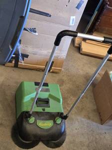 lot 352 image: GreenThumb Manual Floor Sweeper