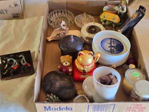lot 376 image: Assorted Decorative and Collectible Items in Box such as a ceramic lucky cat, glass dishes, a vintage-style trinket box, and small figurines