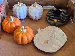 lot 377 image: Decorative Ceramic Pumpkins and Figurines