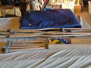 lot 386 image: Rubbermaid Saf-T-Grip Shower Mat and Crutches with Blue Cushion