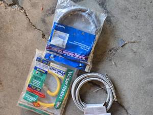 lot 441 image: Washing Machine Fill Hose, Water Heater Connector, and Gas Connector Set