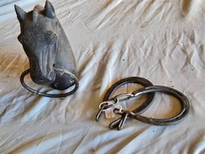 lot 410 image: Horse Head Door Knocker Piece and Horseshoes