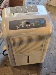 lot 424 image: SoleusAir SG-DEH-70-1 Dehumidifier