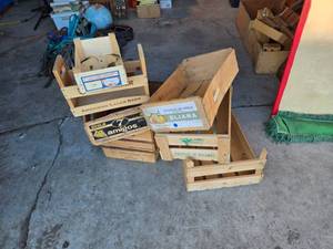 lot 429 image: Wooden Crate Collection including Augsburger American Lager Beer, 7 Amigos Chilean Product, and Eliana Produce of Chile