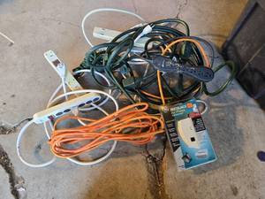 lot 433 image: Extension cords and power strips including GE Instajack and Power Sentry, various colors and lengths