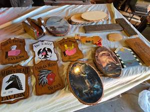 lot 452 image: Collection of Vintage Style Tavern Signs and Home Decor Items including Wood Plaques and Engravings