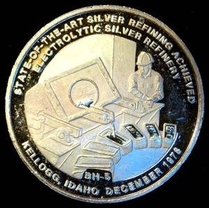 lot 13 image: 1982 Bunker Hill Silver Refiners 1oz .9995 Fine Silver Round