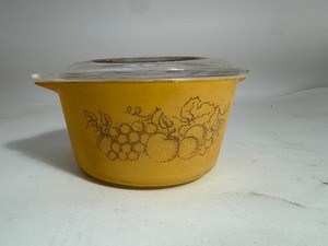 lot 65 image: Vintage Pyrex Old Orchard