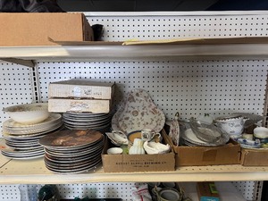 lot 91 image: Large Lot of No Show  No Sale Vintage China