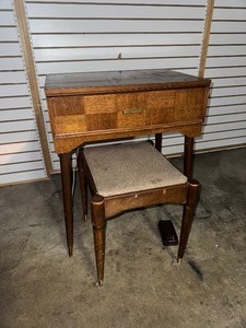 lot 2 image: 60s Singer Heavy Duty Sewing Machine in Walnut Wood - Works