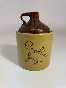 lot 6 image: Vintage Monmouth Cookie Jug Cookie Jar Stoneware Made in USA