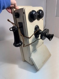 lot 11 image: Antique Kellogg Wall Mounted Hand Crank Telephone