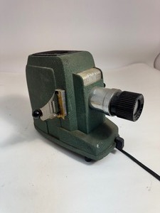 lot 24 image: SVE Skyline Model A Slide Projector With Case - Turns on