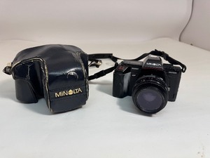 lot 25 image: Minolta Maxxum SLR Film Camera & Case
